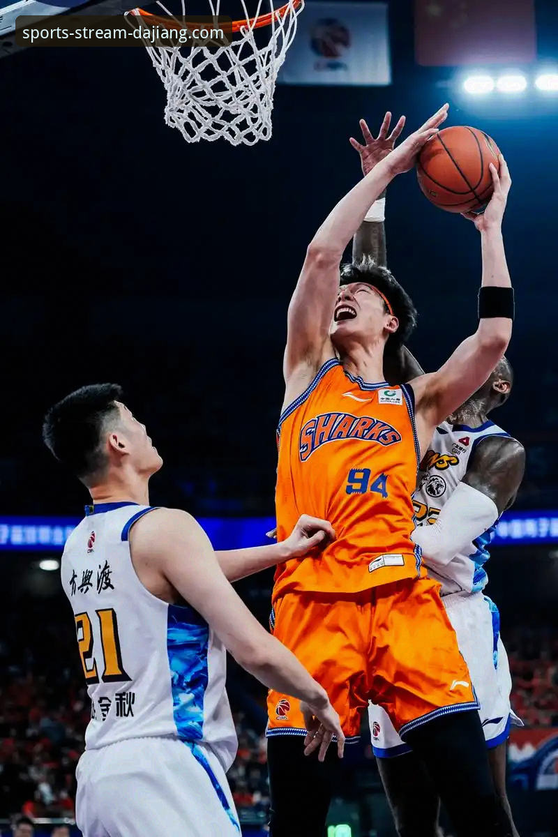 大江体育App下载 揭秘上海男篮十二连胜背后的战术引擎:大江体育高清直播如何呈现数据细节